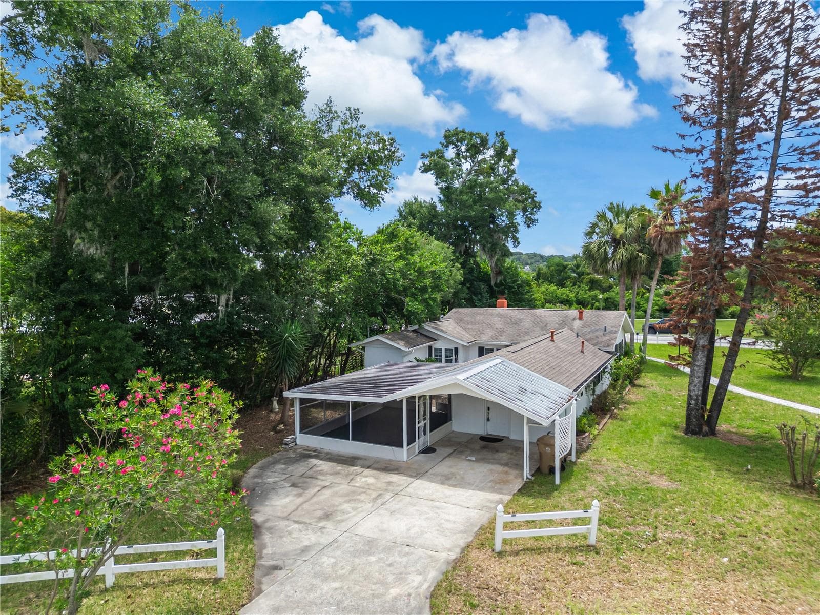 Single Family Residence at 1635 GERTRUDE PL, MOUNT DORA, photo 32 of 35