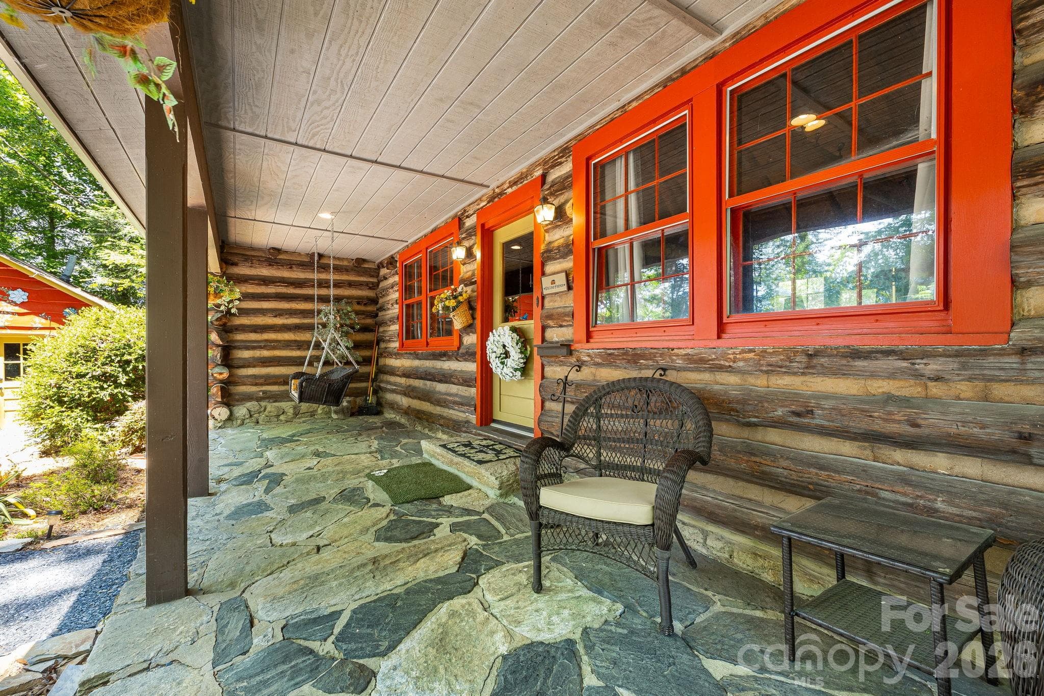 Single Family Residence at 128 Tee Off Lane, Hendersonville, photo 4 of 48
