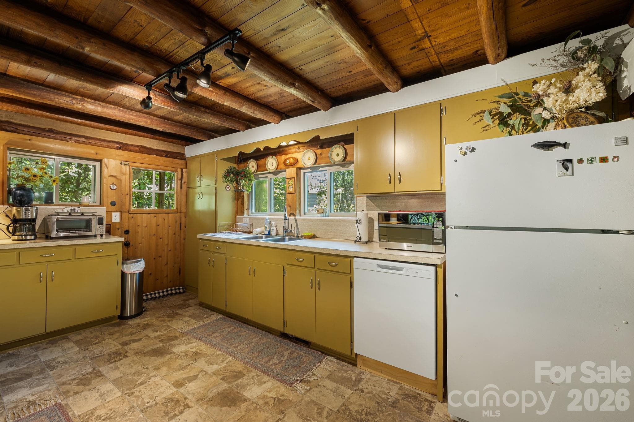 Single Family Residence at 128 Tee Off Lane, Hendersonville, photo 18 of 48
