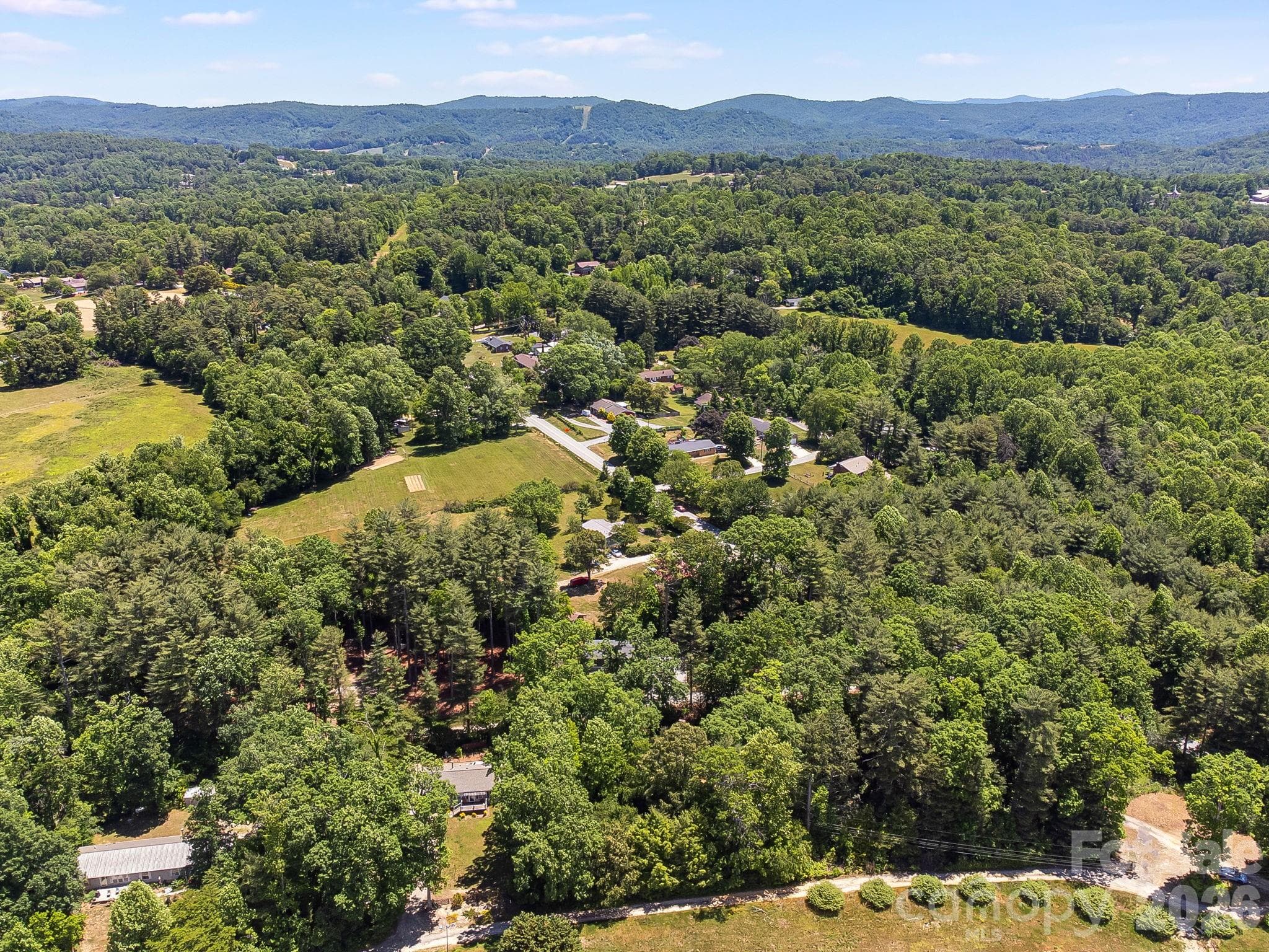 Single Family Residence at 128 Tee Off Lane, Hendersonville, photo 48 of 48