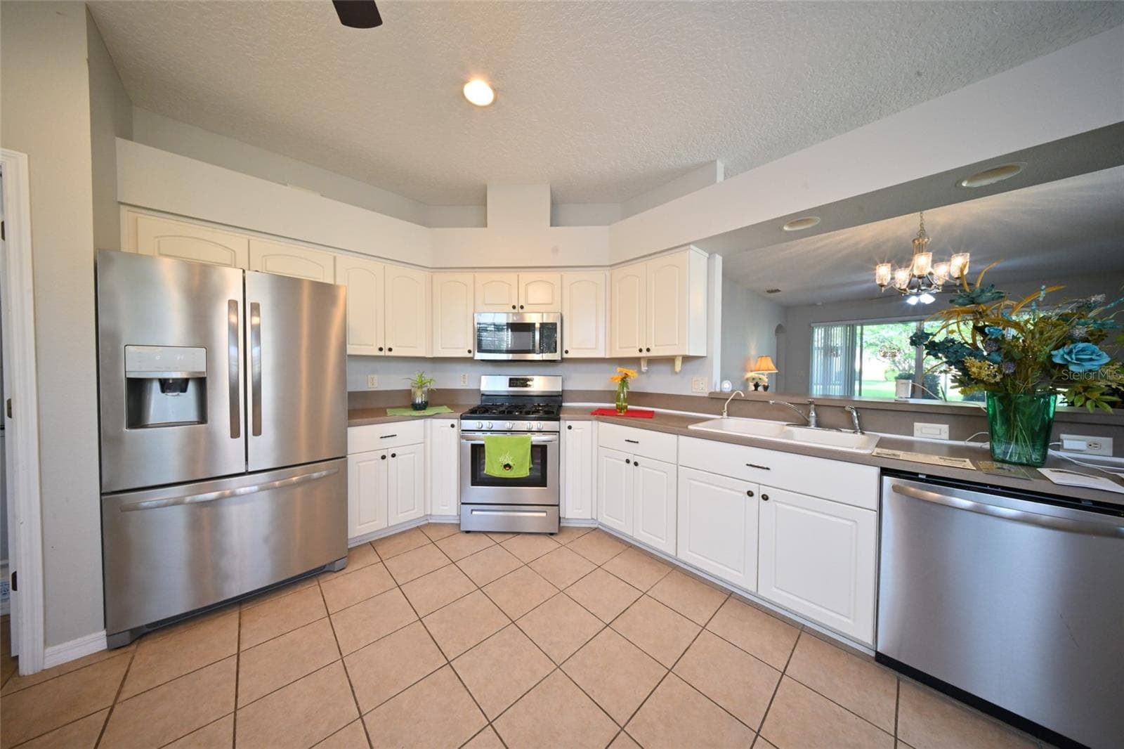 Kitchen - 27326 ORCHID GLADE ST, LEESBURG