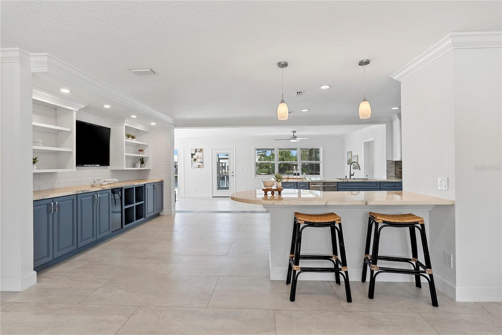 Single Family Residence at 805 LEISEY CIR, RUSKIN, photo 7 of 39