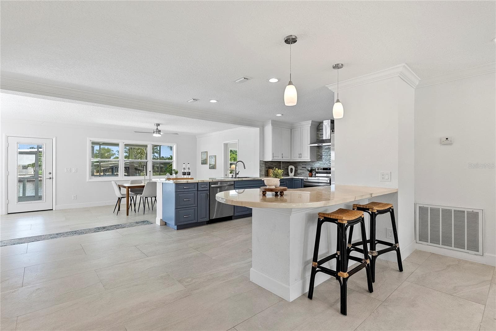 Single Family Residence at 805 LEISEY CIR, RUSKIN, photo 8 of 39