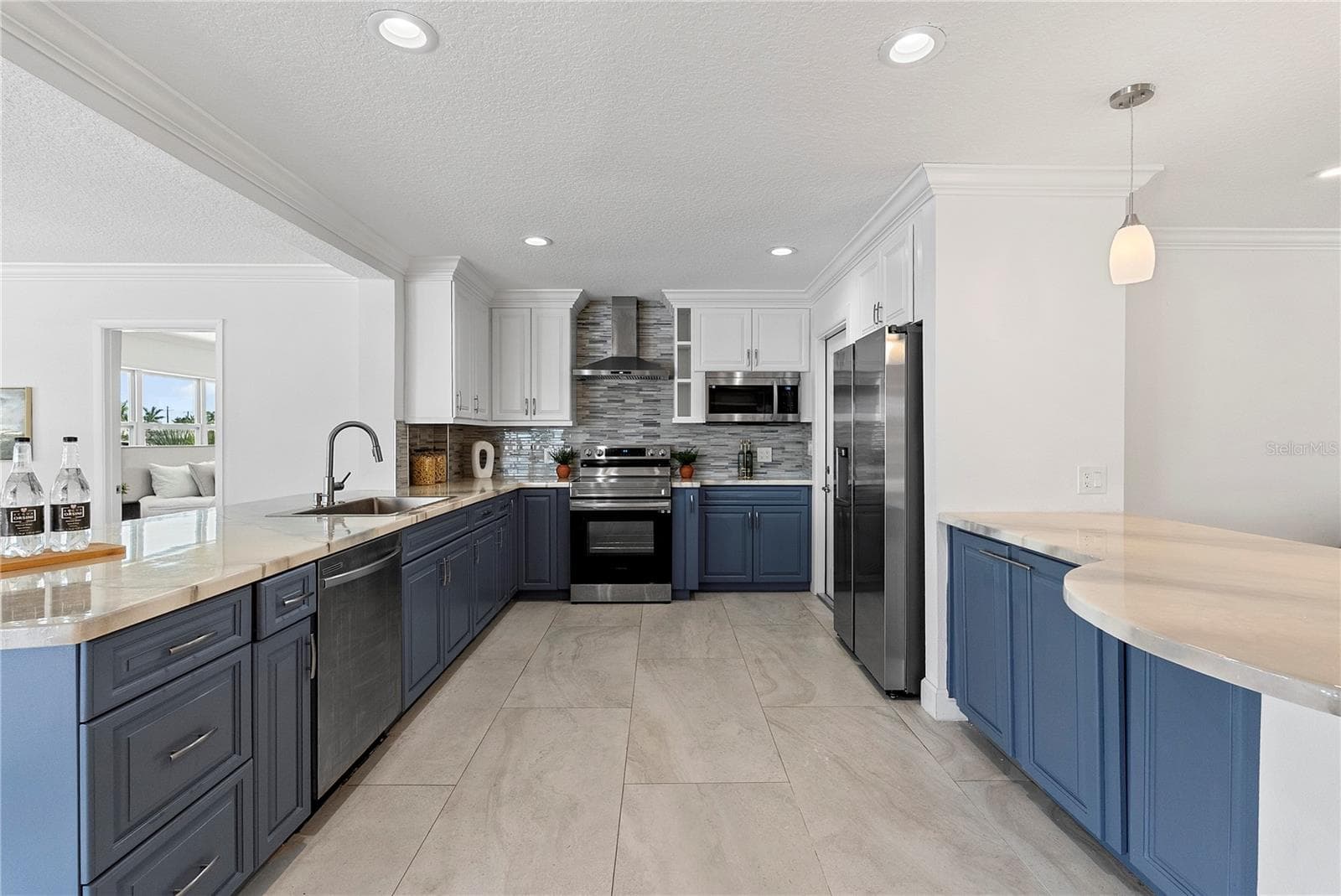 Single Family Residence at 805 LEISEY CIR, RUSKIN, photo 11 of 39
