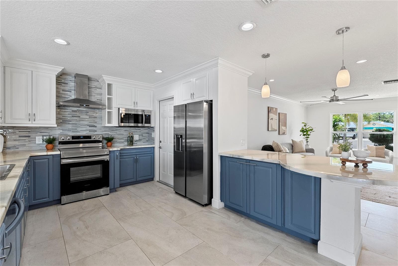 Single Family Residence at 805 LEISEY CIR, RUSKIN, photo 12 of 39