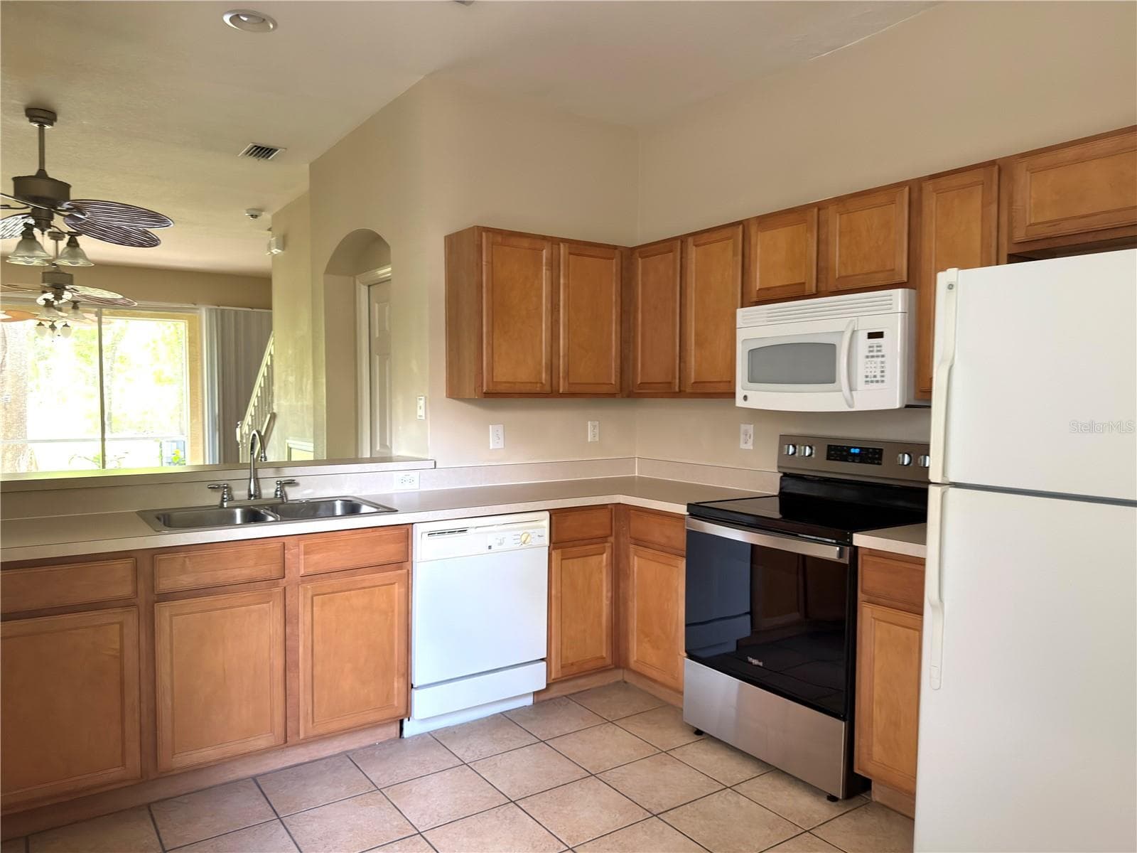Townhouse at 2437 EARLSWOOD CT, BRANDON, photo 6 of 20