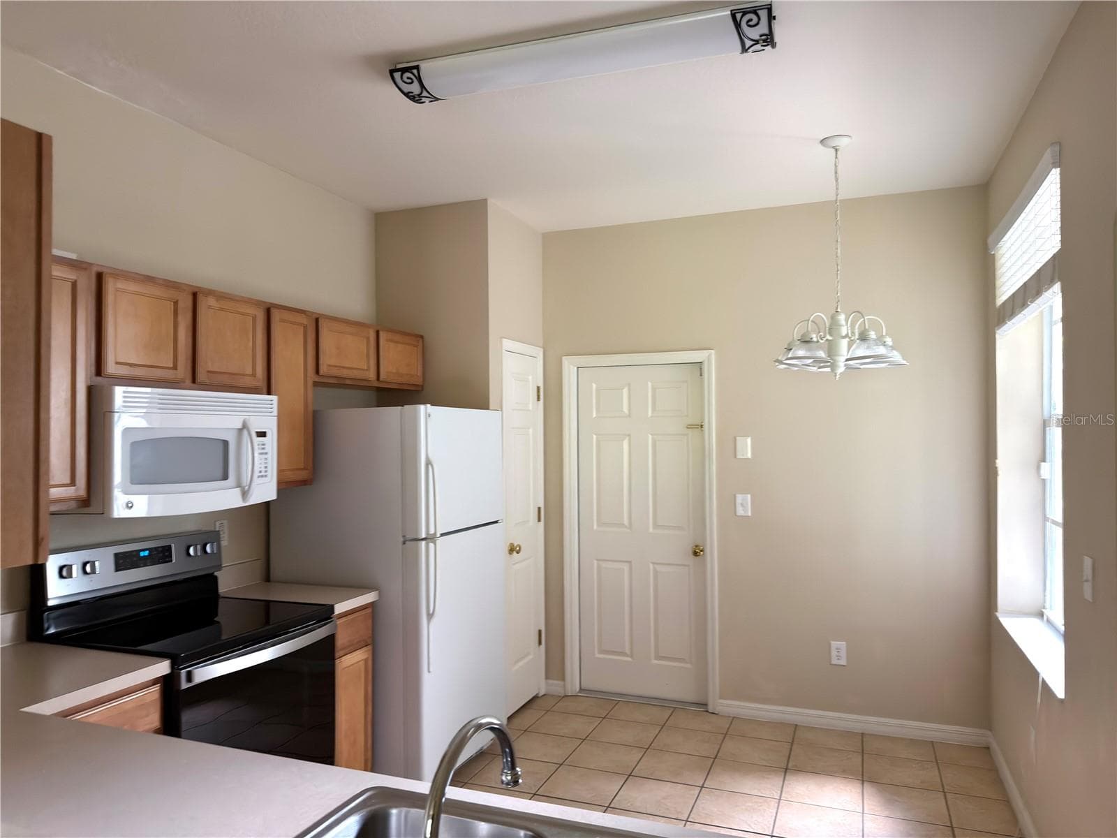Townhouse at 2437 EARLSWOOD CT, BRANDON, photo 12 of 20