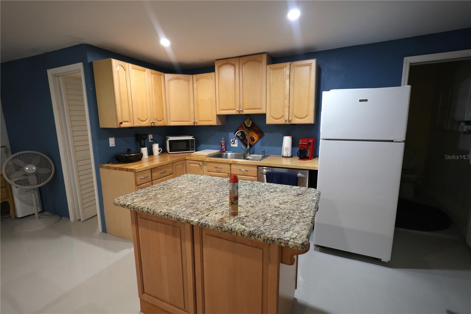 Single Family Residence at 915 DEMPSEY ST, CLEARWATER, photo 14 of 28