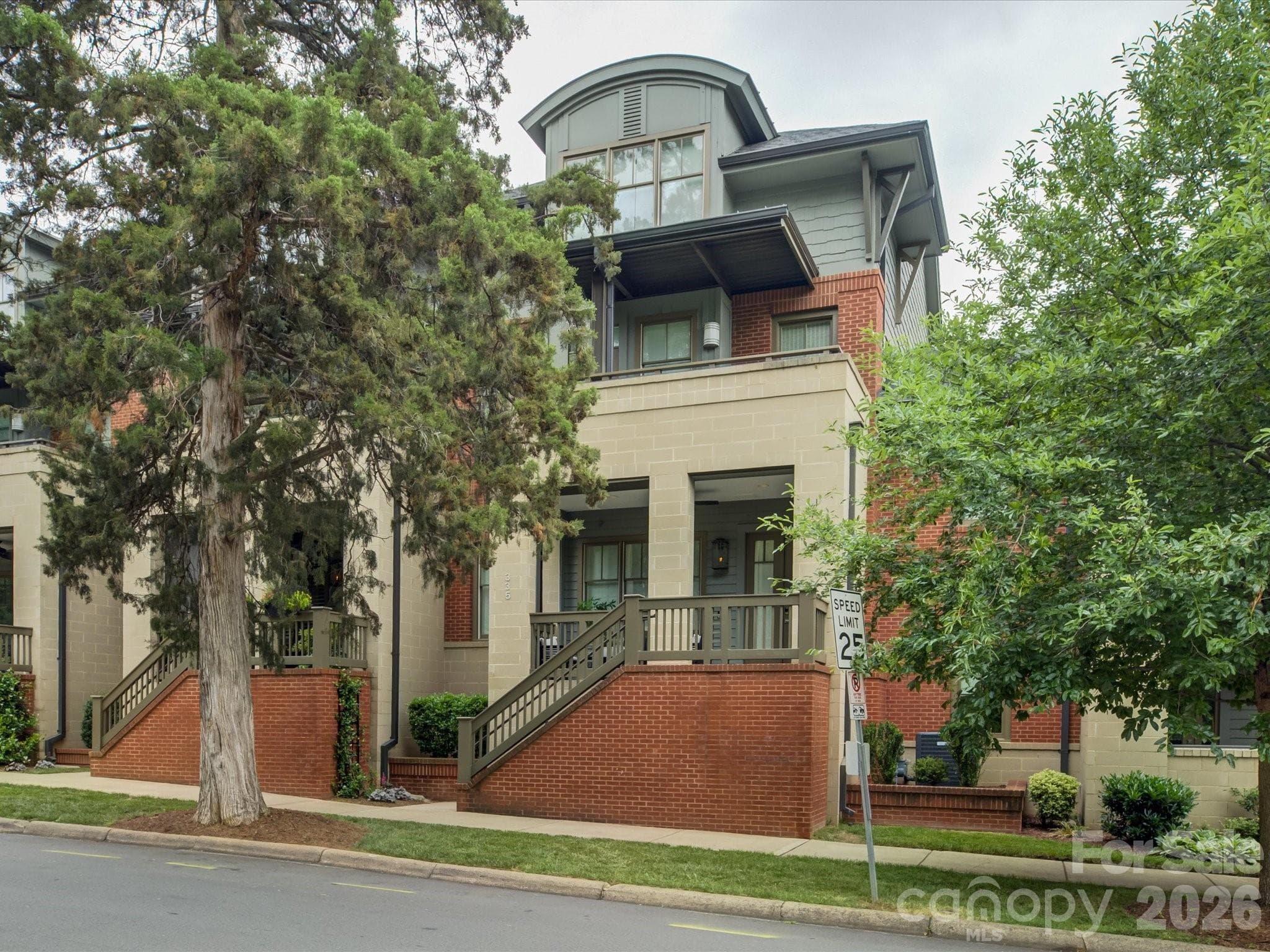 Townhouse at 335 E Tremont Avenue, Charlotte, photo 6 of 40