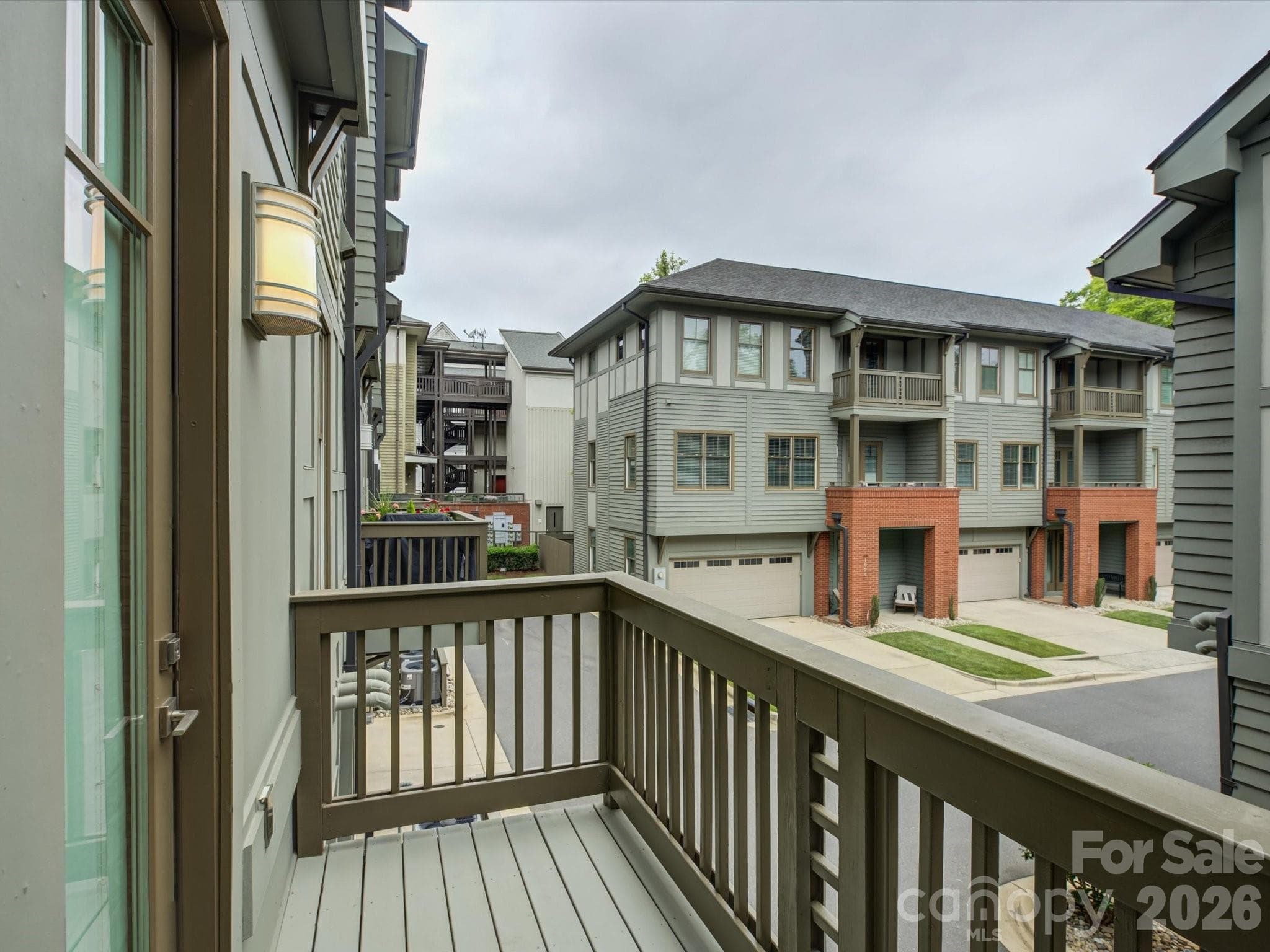 Townhouse at 335 E Tremont Avenue, Charlotte, photo 14 of 40