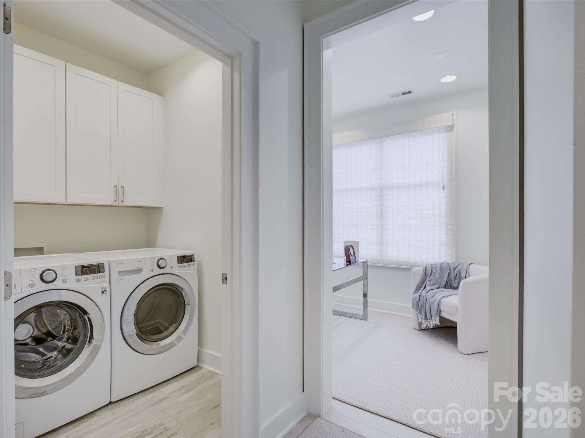 Townhouse at 335 E Tremont Avenue, Charlotte, photo 17 of 40