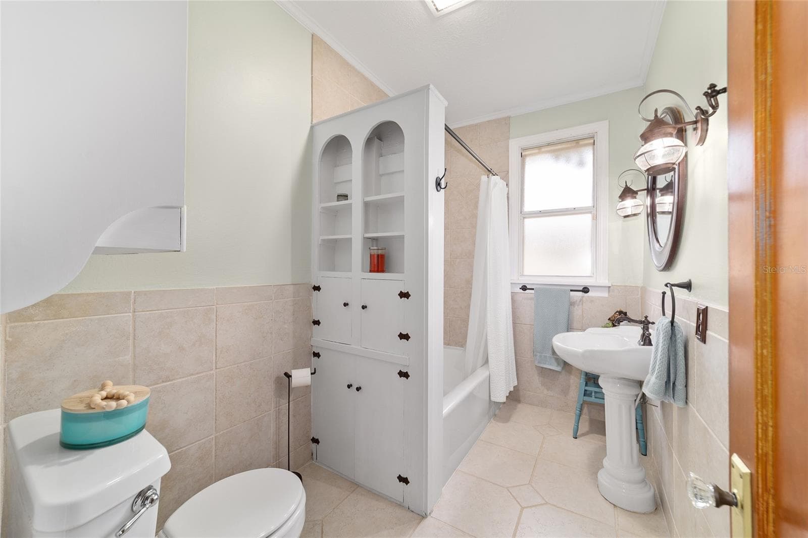 Hall Bathroom - 505 SE SANCHEZ AVE, OCALA