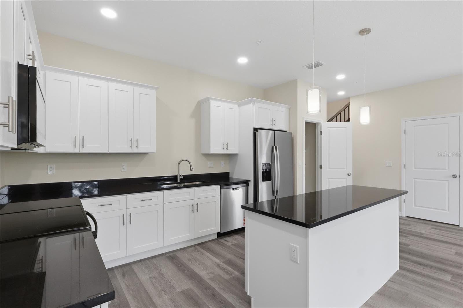 Townhouse at 4369 CAMBIO GARDENS CT, TAMPA, photo 9 of 25