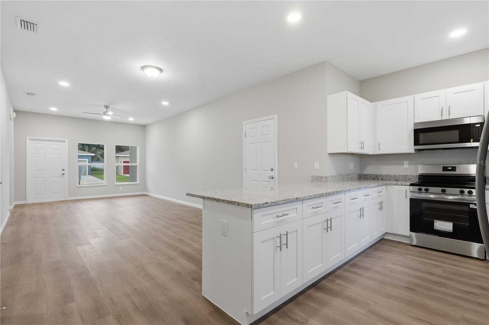 Single Family Residence at 5029 FINDERS CT, TAMPA, photo 2 of 16
