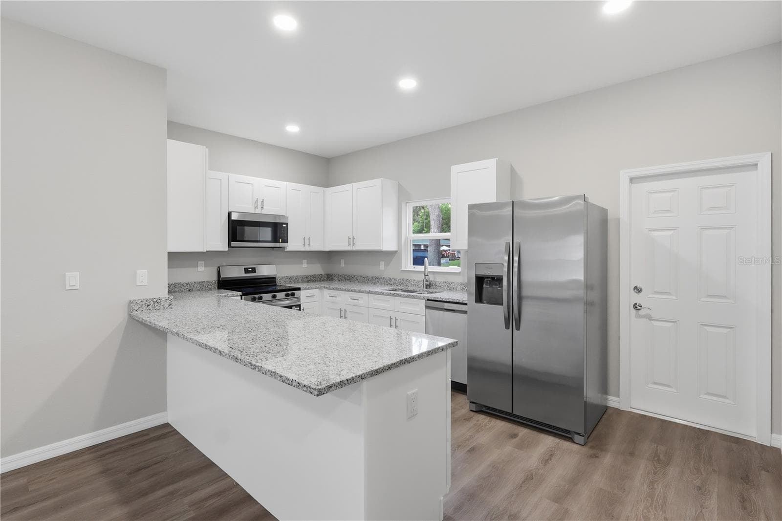Single Family Residence at 5029 FINDERS CT, TAMPA, photo 4 of 16