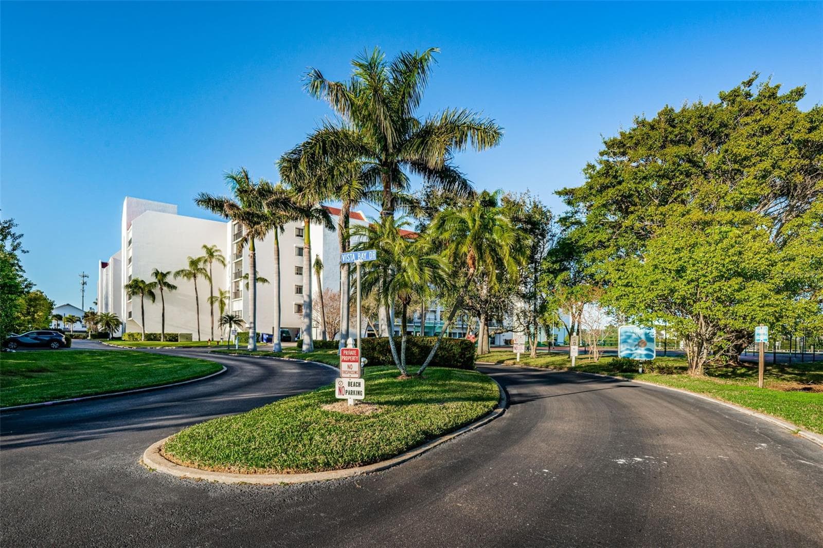 Community Entrance - 19111 VISTA BAY DR #304, INDIAN SHORES