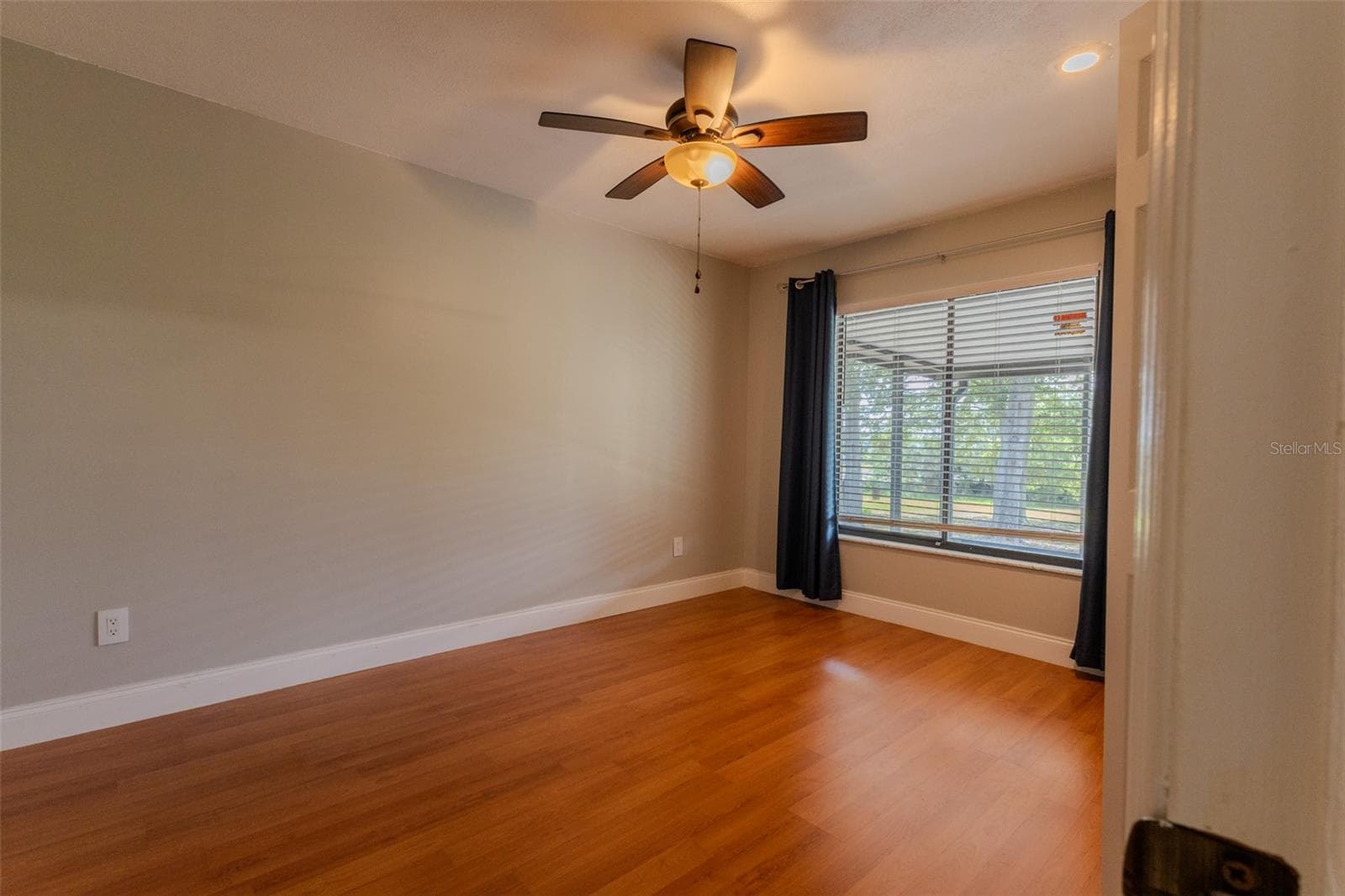 Split-side guest bedroom 2 with window facing lanai - 1861 CROWLEY CIR E, LONGWOOD