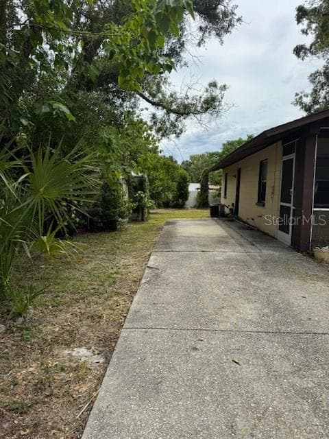 Single Family Residence at 8609 N 13TH ST, TAMPA, photo 2 of 16