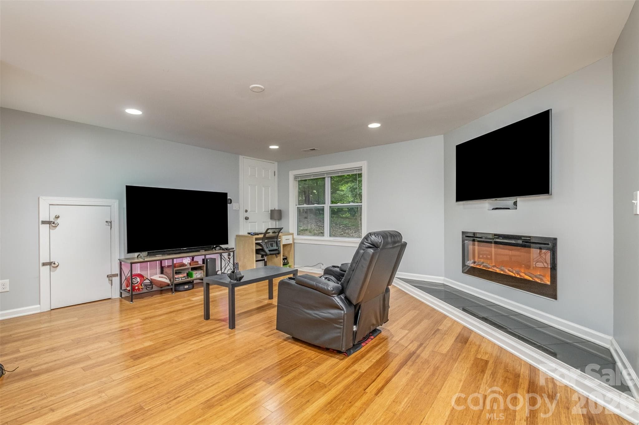 Single Family Residence at Charlotte, photo 18 of 32
