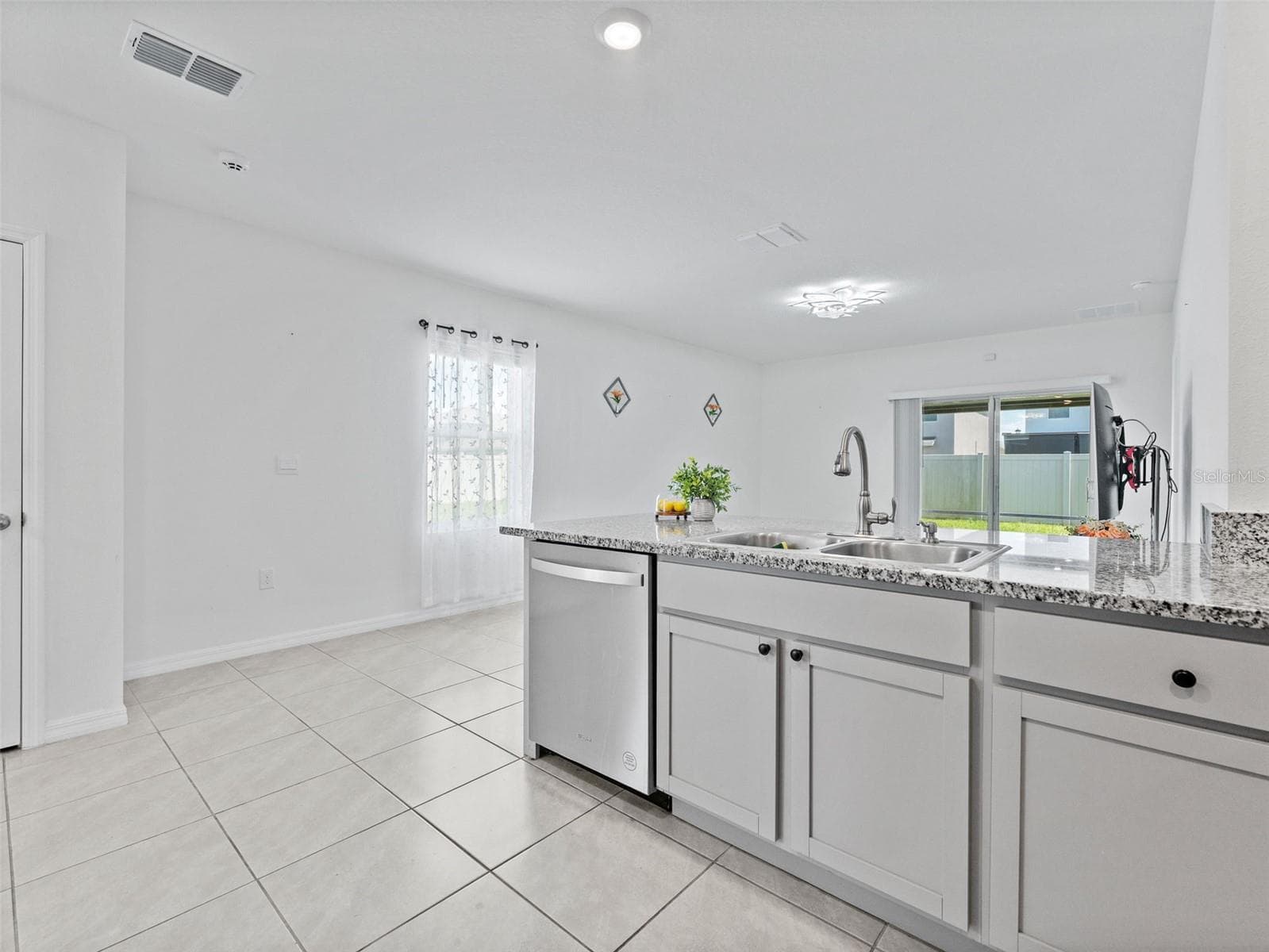 Single Family Residence at 5782 HOLLINGWORTH TRL, WESLEY CHAPEL, photo 6 of 36
