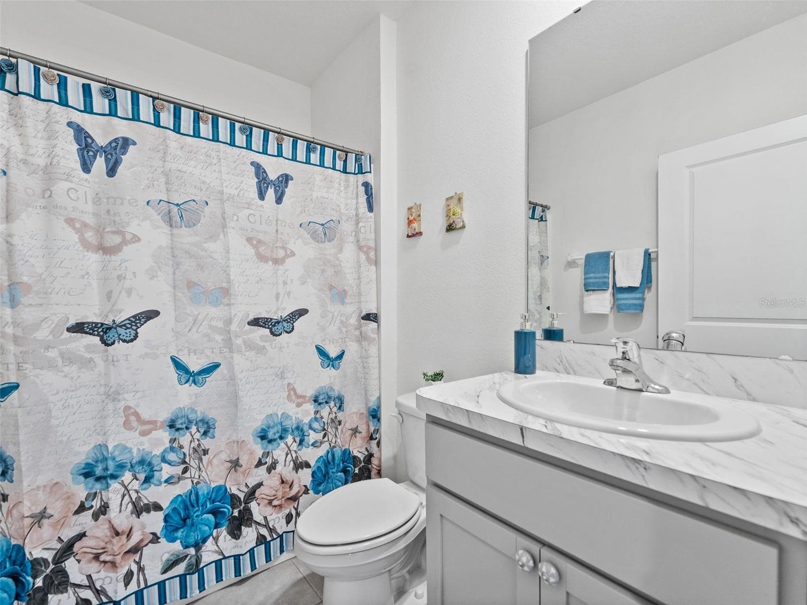 Full bathroom with tub - 5782 HOLLINGWORTH TRL, WESLEY CHAPEL