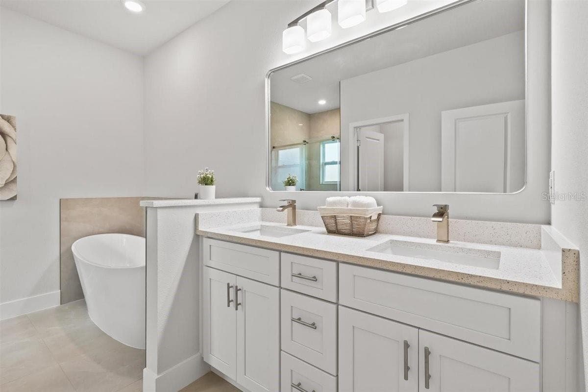Single Family Residence at 3830 GARDENIA DR, INDIAN LAKE ESTATES, photo 14 of 70
