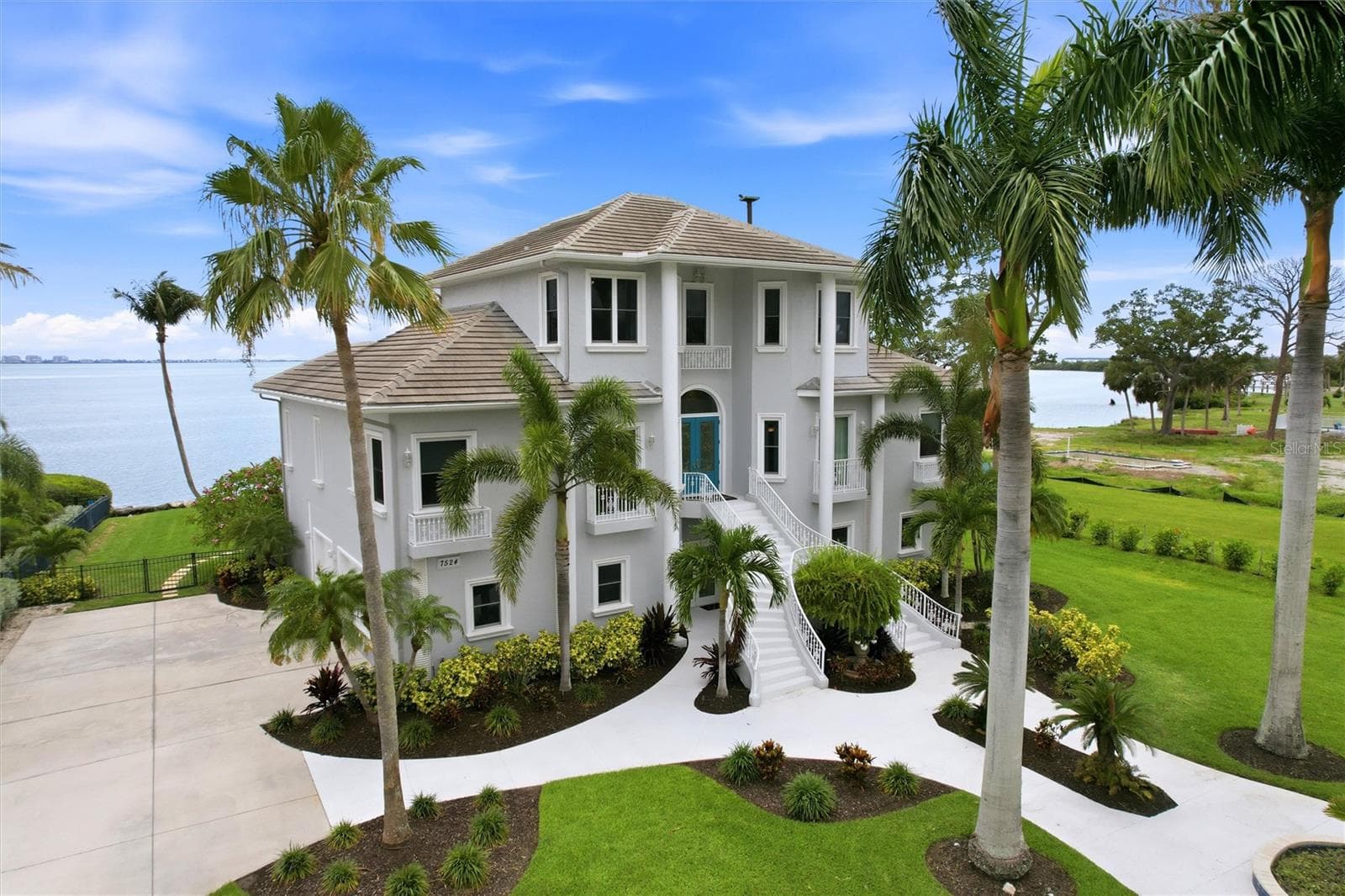 Single Family Residence at 7524 WESTMORELAND DR, SARASOTA, photo 4 of 100