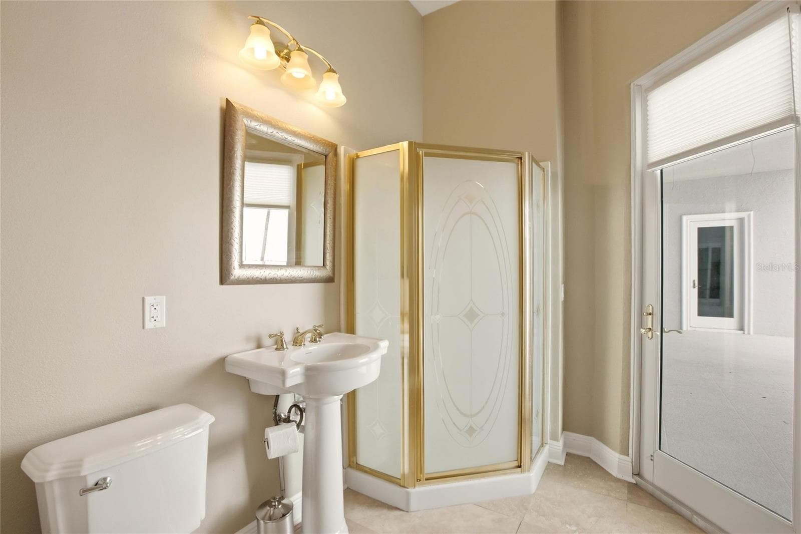 Non-comforming pool bath - 7524 WESTMORELAND DR, SARASOTA