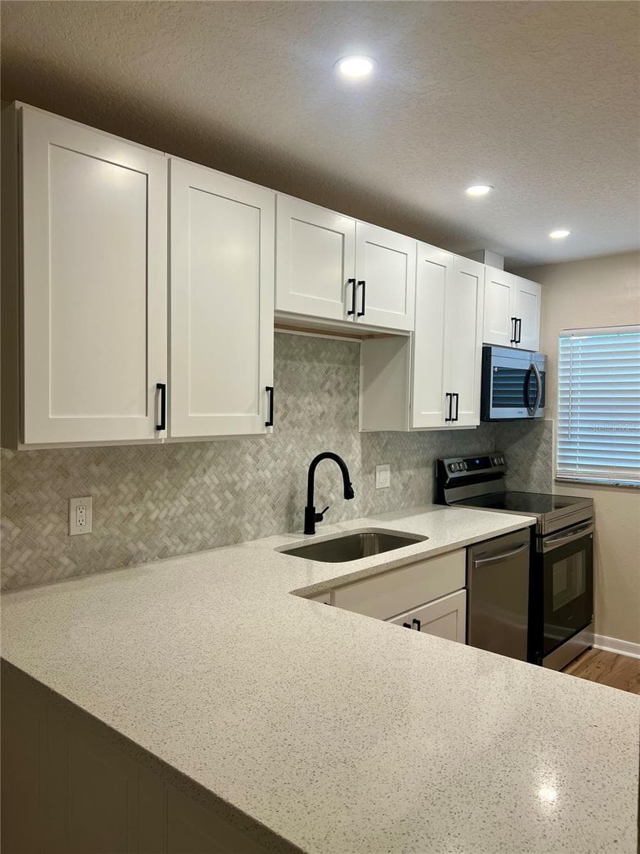 Condominium at 3819 N OAK DR #I42, TAMPA, photo 8 of 25