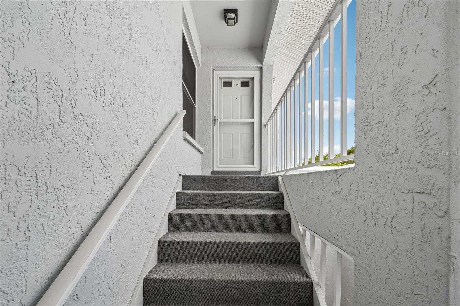 Easy manageable steps - 1041 CAPRI ISLES BLVD #209, VENICE