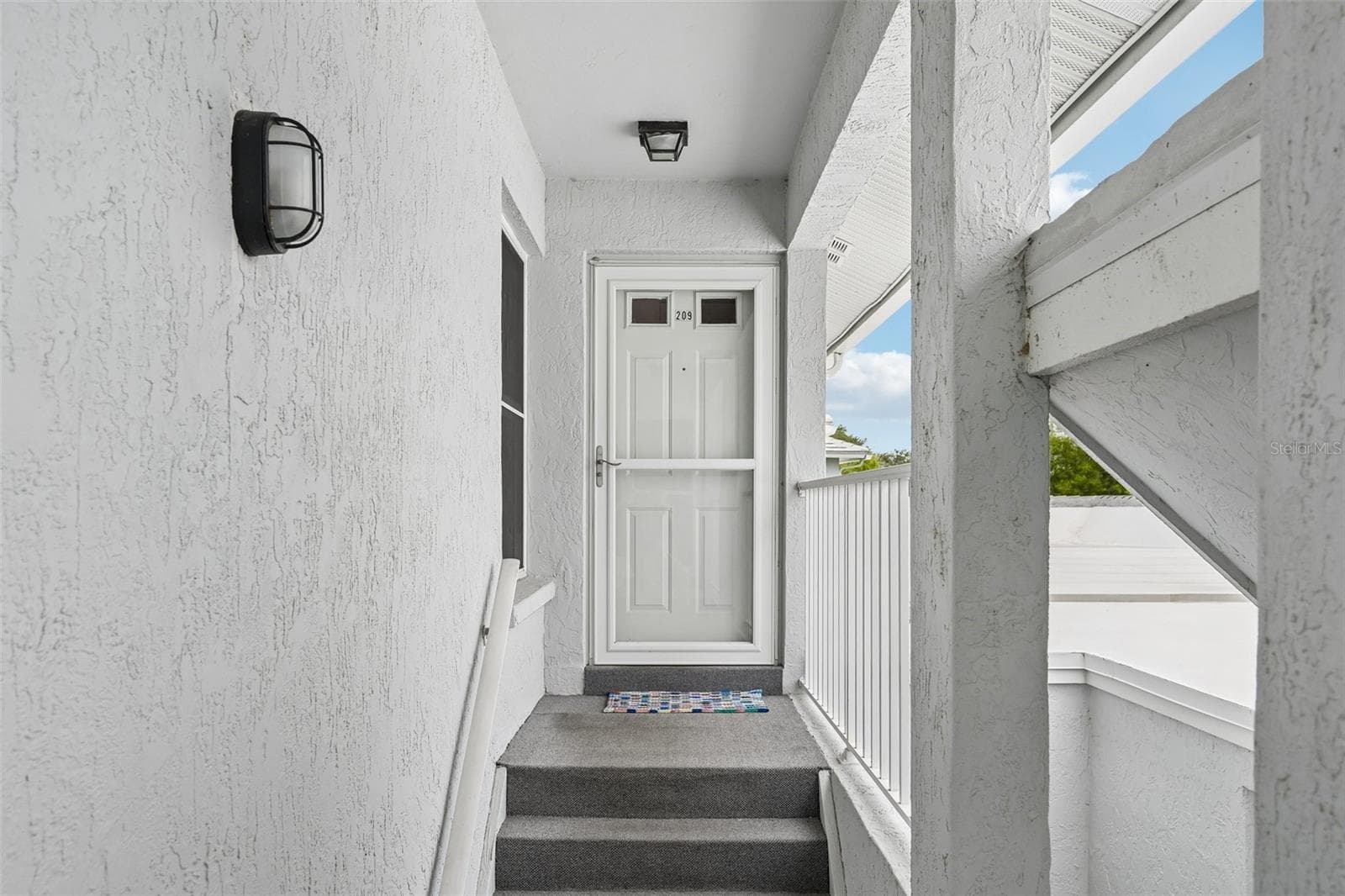 Welcome home - 1041 CAPRI ISLES BLVD #209, VENICE