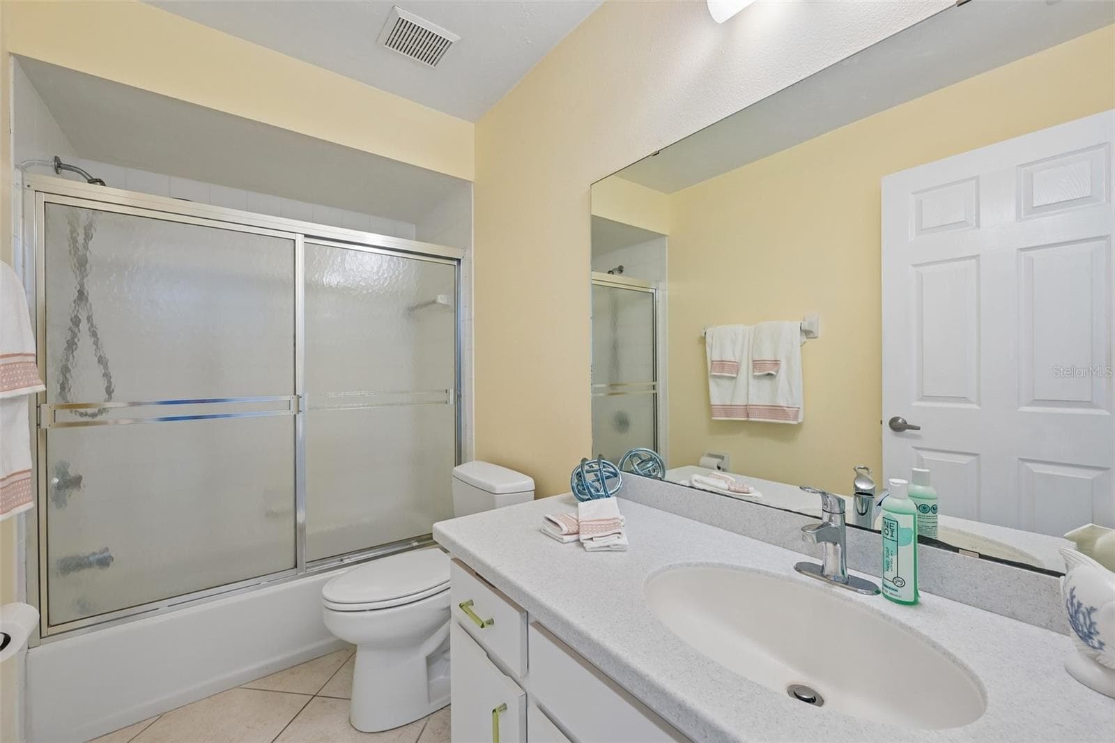 Guest bath - 1041 CAPRI ISLES BLVD #209, VENICE