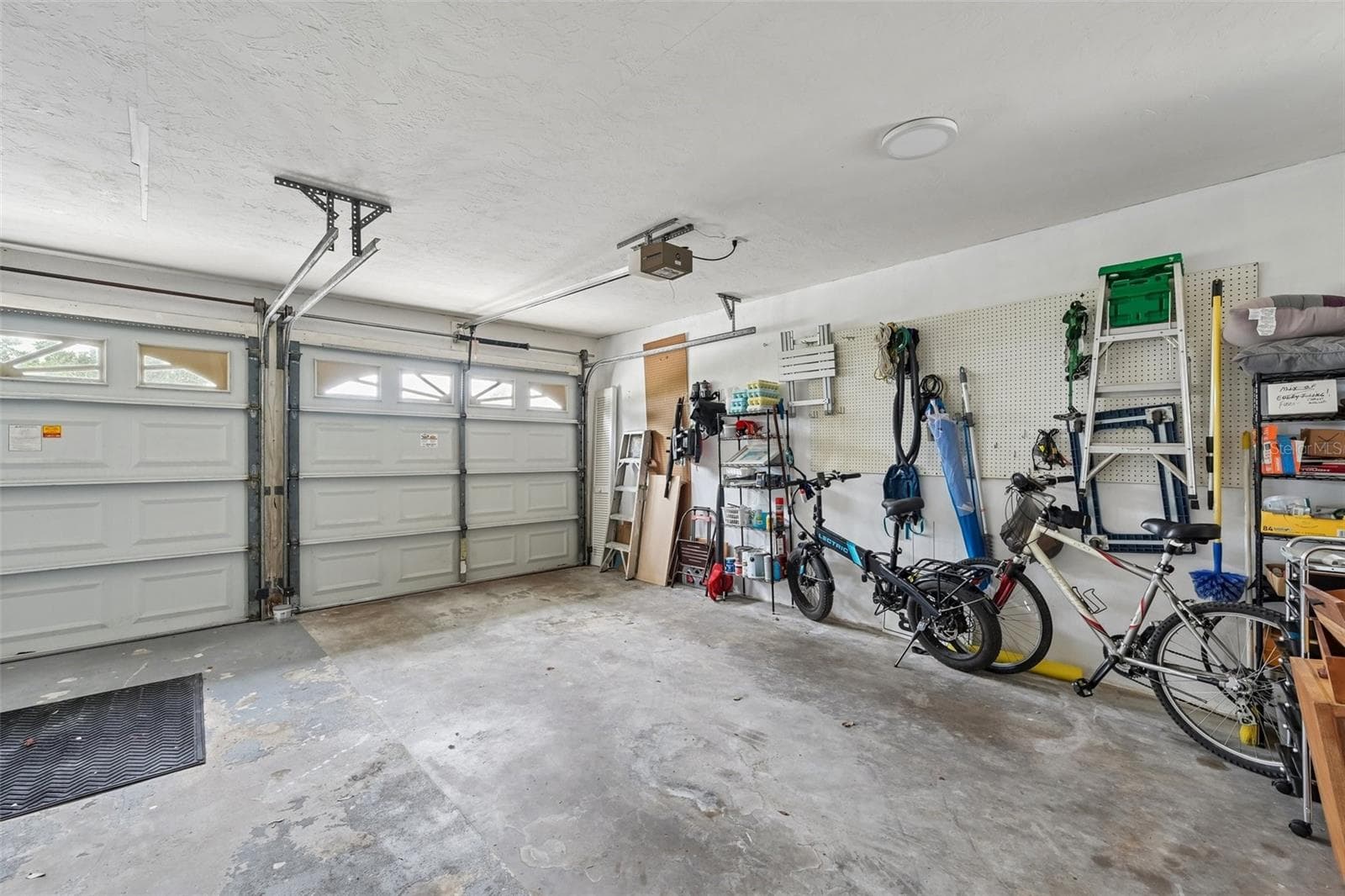 SHARED Garage - 1041 CAPRI ISLES BLVD #209, VENICE