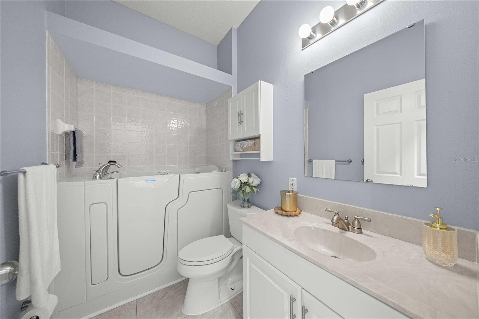 Guest Bath - 2379 NW 55TH AVENUE RD, OCALA