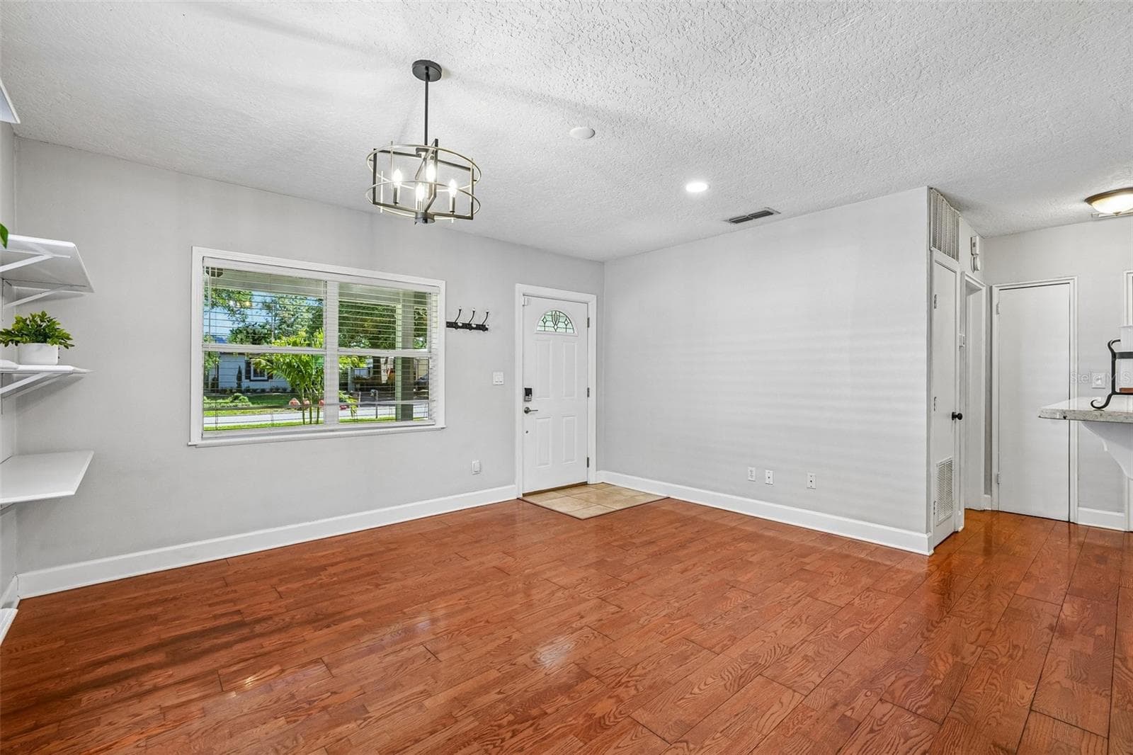 Single Family Residence at 3924 W BAY VIEW AVE, TAMPA, photo 3 of 75