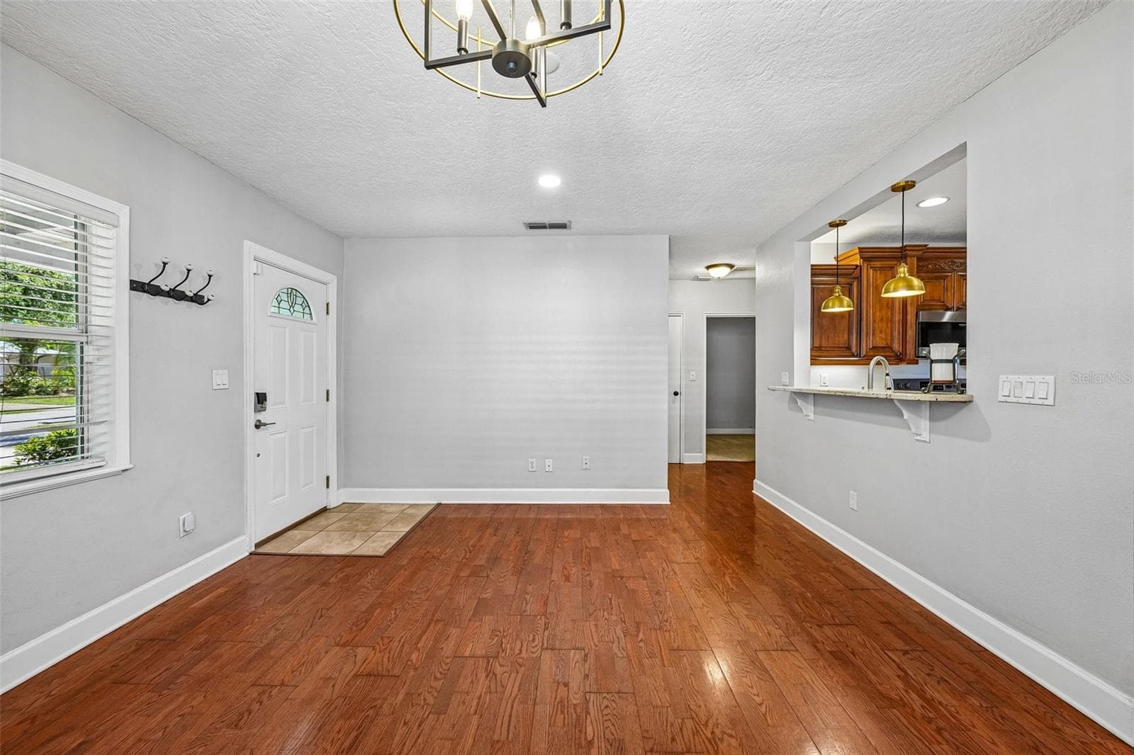 Single Family Residence at 3924 W BAY VIEW AVE, TAMPA, photo 4 of 75