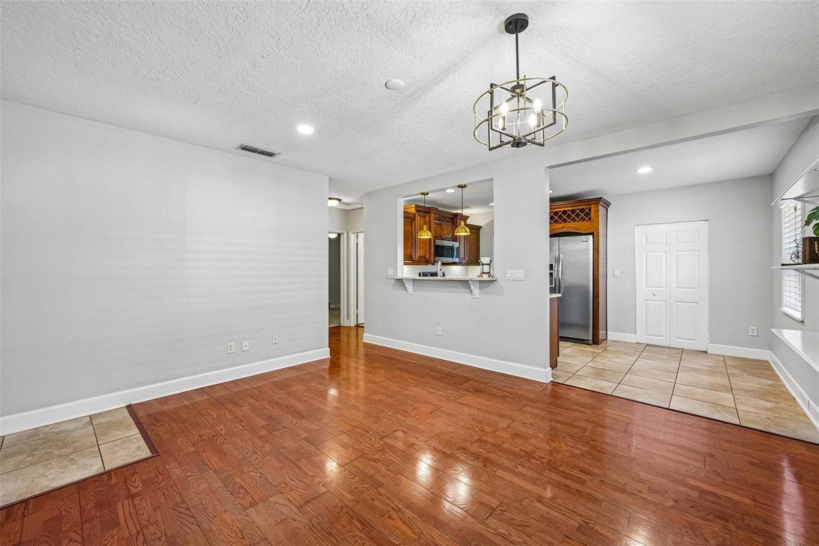Single Family Residence at 3924 W BAY VIEW AVE, TAMPA, photo 5 of 75
