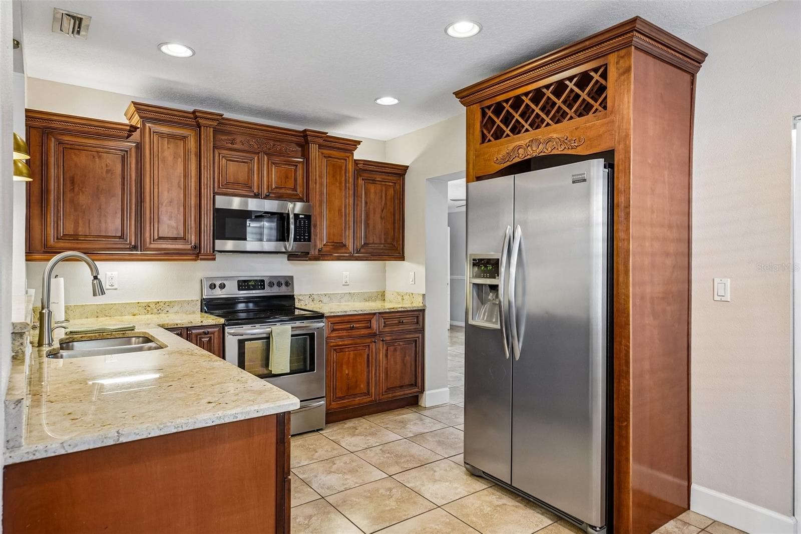 Single Family Residence at 3924 W BAY VIEW AVE, TAMPA, photo 13 of 75