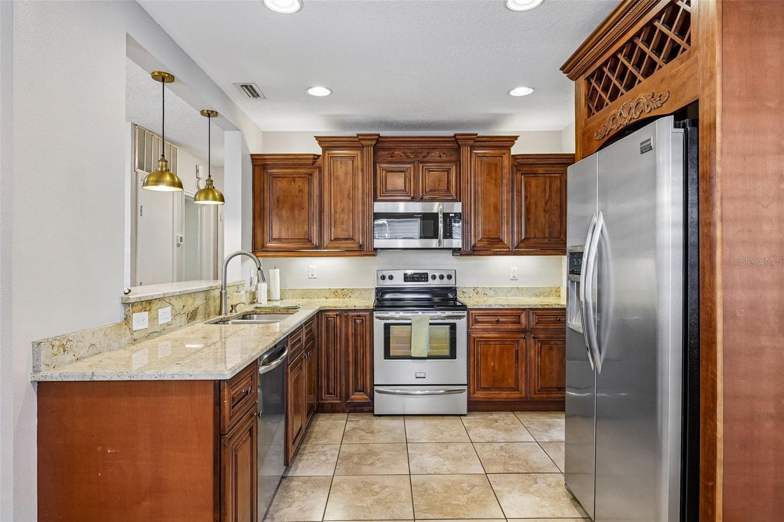 Single Family Residence at 3924 W BAY VIEW AVE, TAMPA, photo 14 of 75
