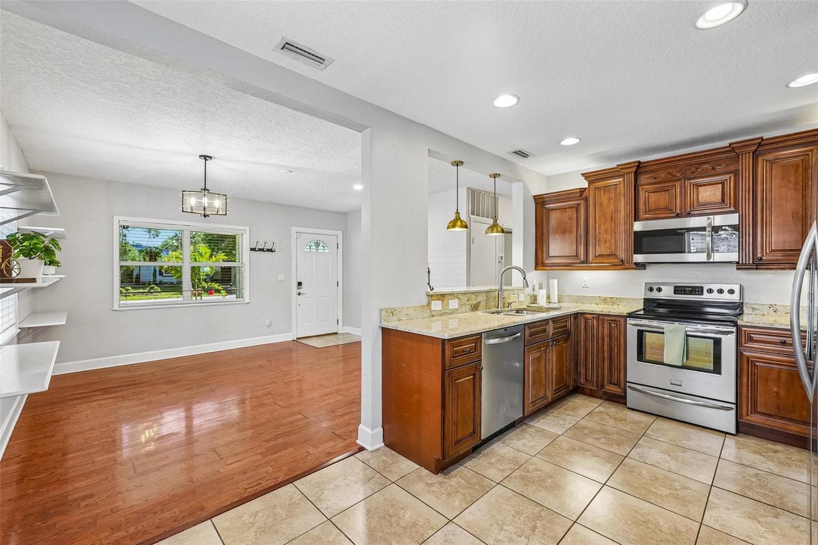 Single Family Residence at 3924 W BAY VIEW AVE, TAMPA, photo 15 of 75
