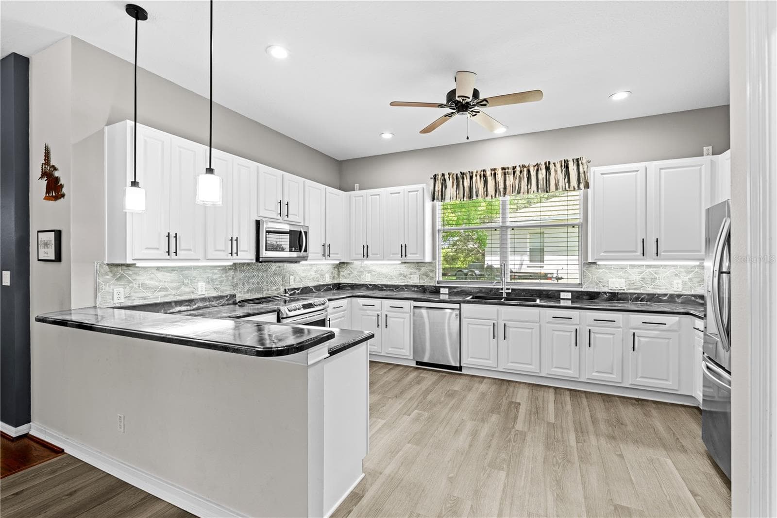 Single Family Residence at 25501 MAUREPAS LN, LEESBURG, photo 17 of 42