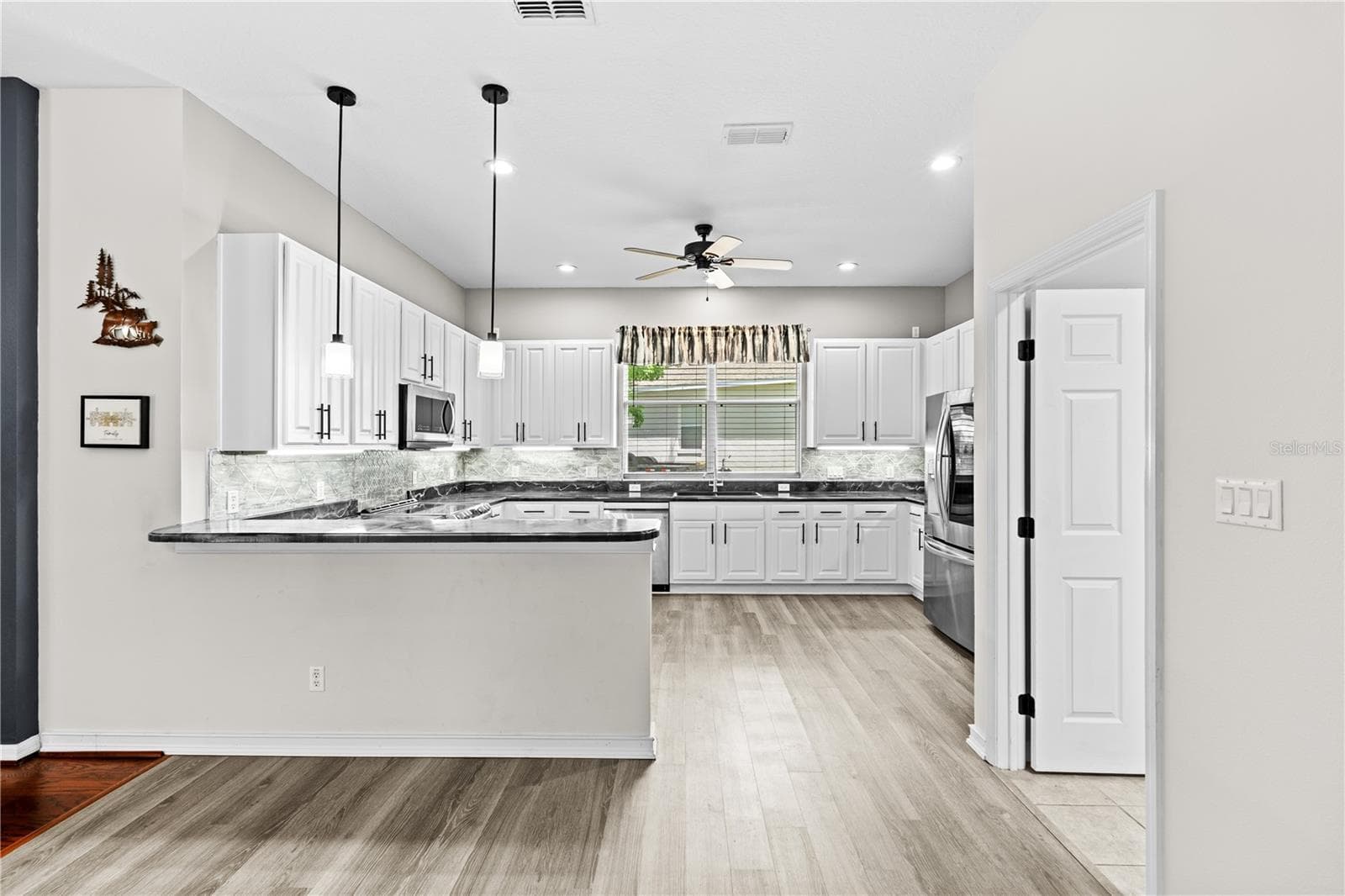 Single Family Residence at 25501 MAUREPAS LN, LEESBURG, photo 18 of 42