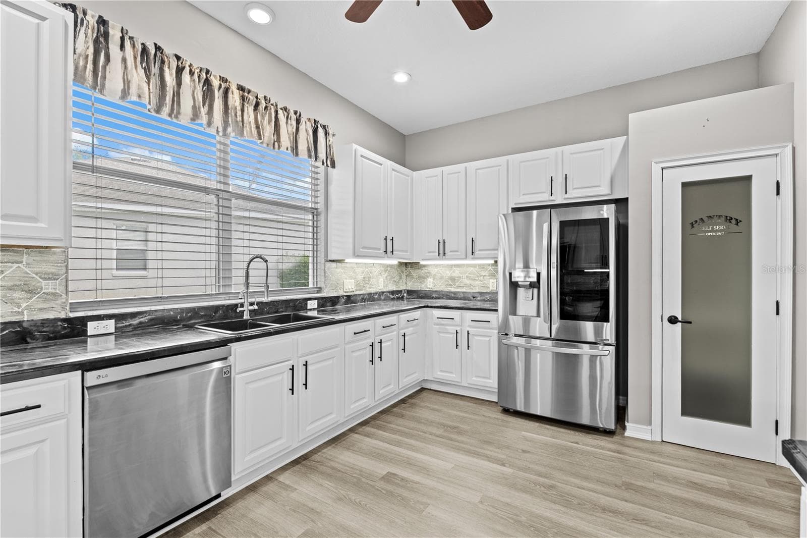 Single Family Residence at 25501 MAUREPAS LN, LEESBURG, photo 19 of 42