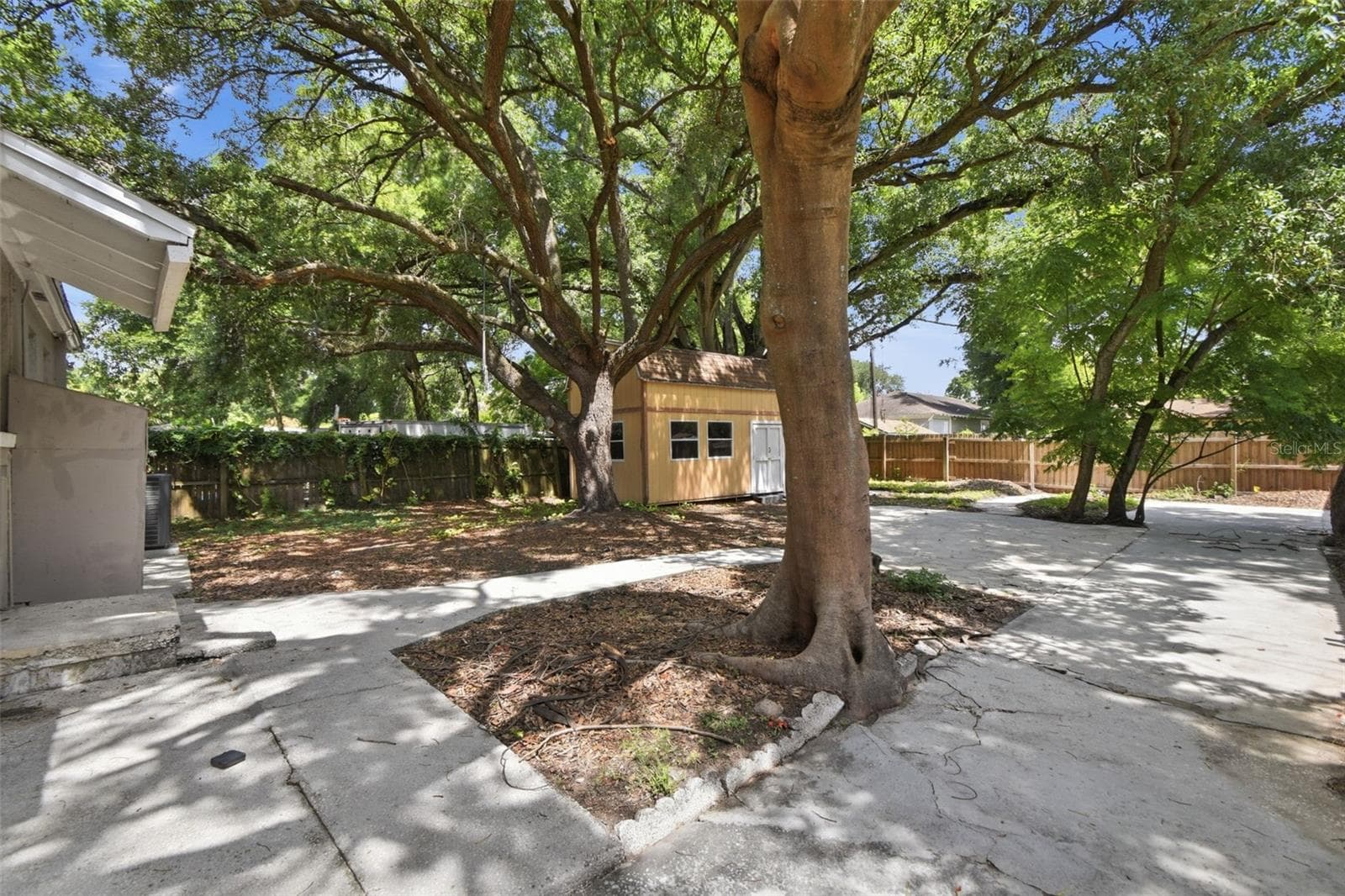 Single Family Residence at 1416 E MOHAWK AVE, TAMPA, photo 38 of 44