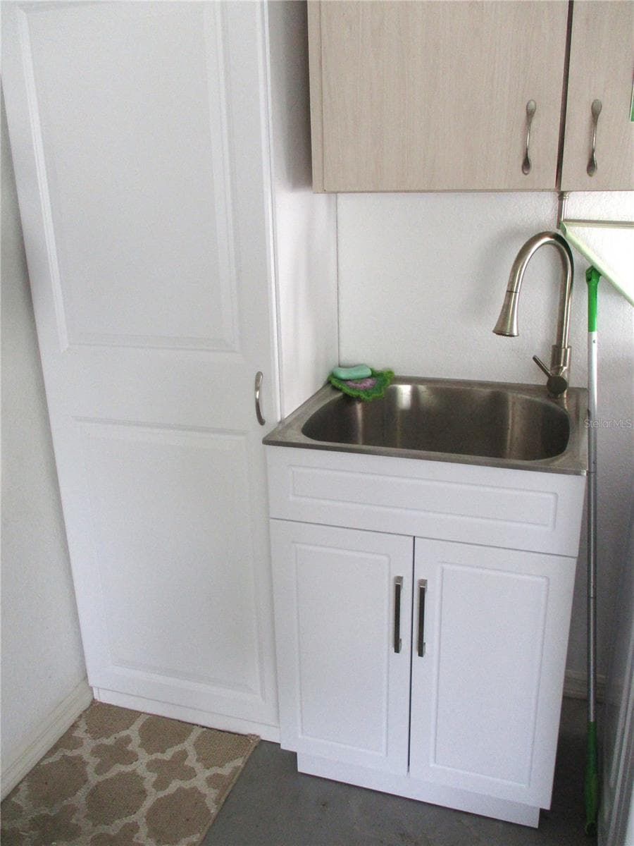 WASH TUB SINK - 11946 SW 137TH LOOP, DUNNELLON