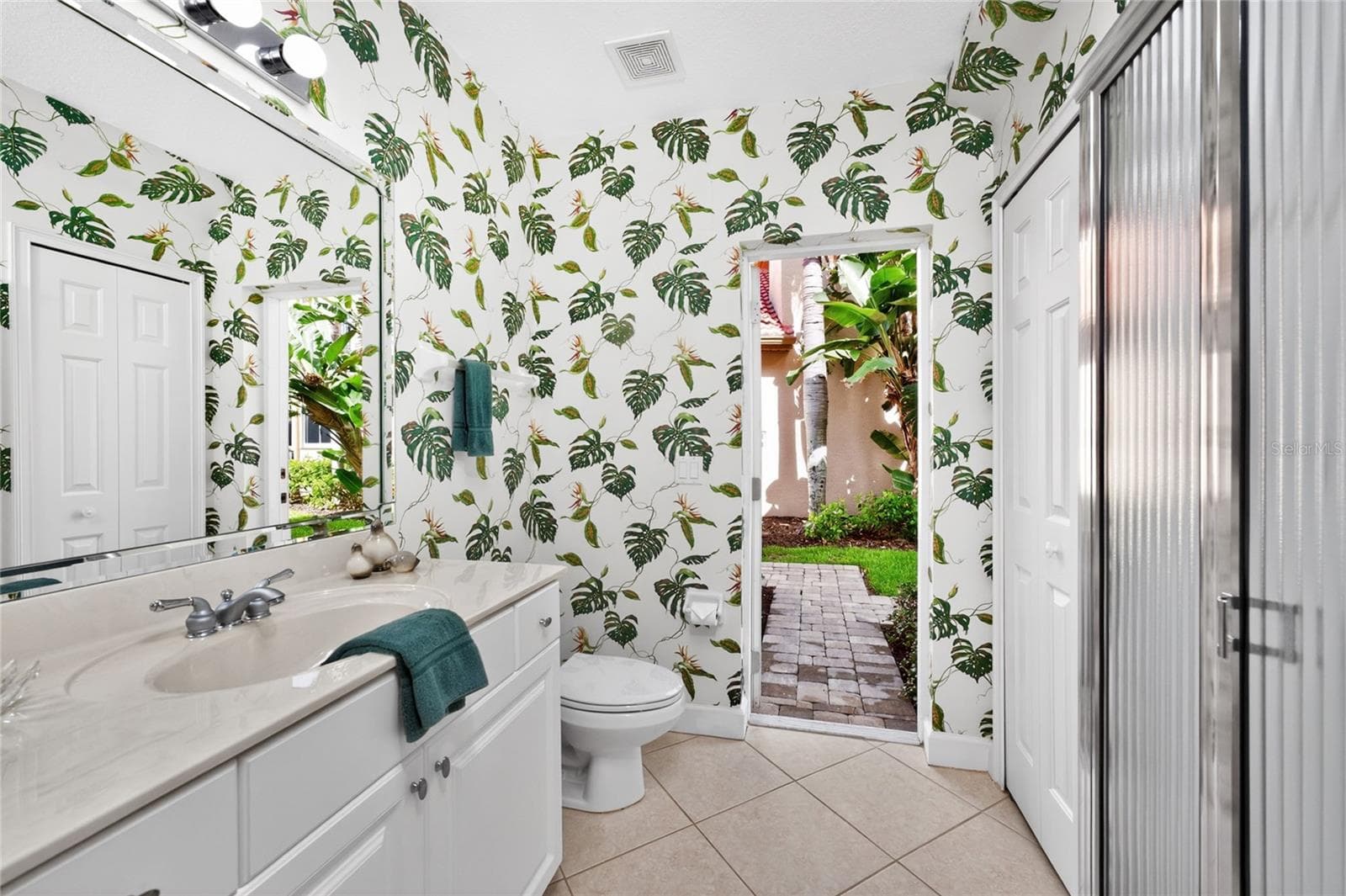 Single Family Residence at 3341 SUNSET KEY CIR, PUNTA GORDA, photo 25 of 82