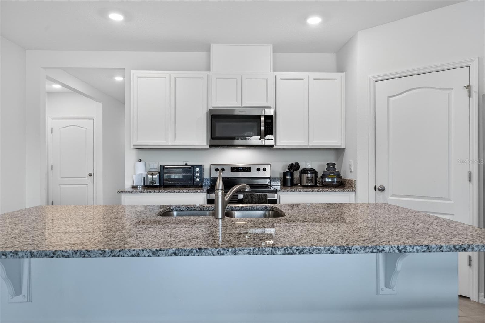 Single Family Residence at 2647 HOUSE FINCH RD, ST CLOUD, photo 10 of 38
