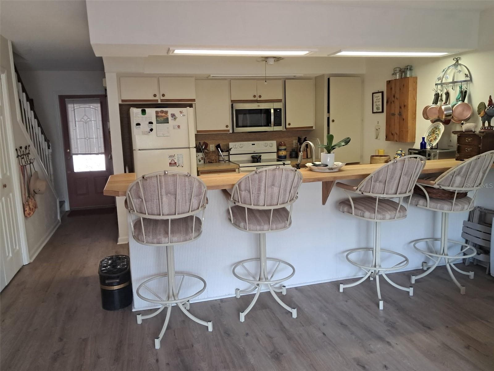 Townhouse at 1922 S RIVERSIDE DR, EDGEWATER, photo 2 of 16