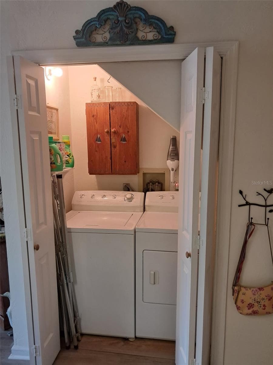 Townhouse at 1922 S RIVERSIDE DR, EDGEWATER, photo 9 of 16