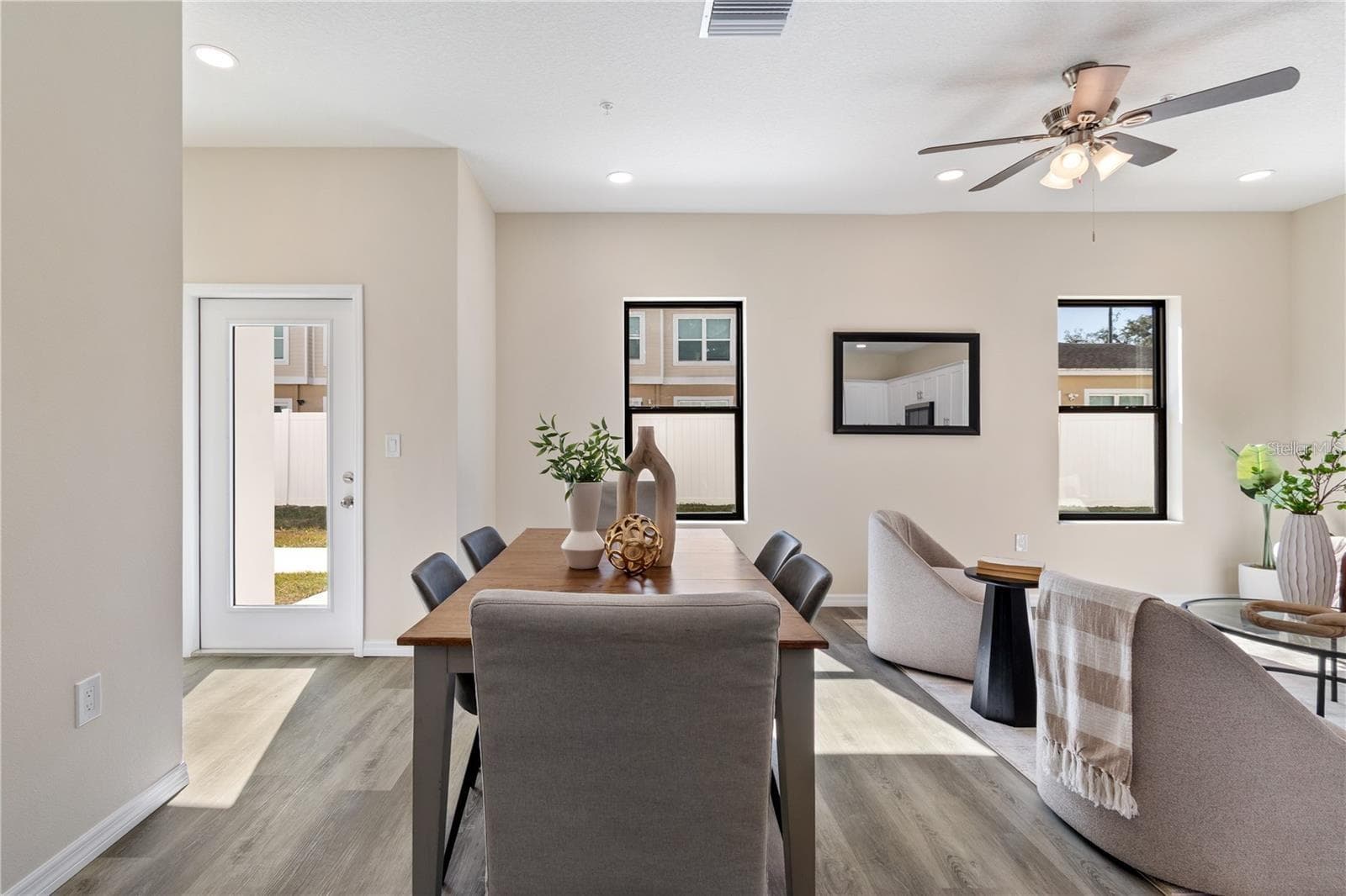 Townhouse at 4367 CAMBIO GARDENS CT, TAMPA, photo 4 of 16